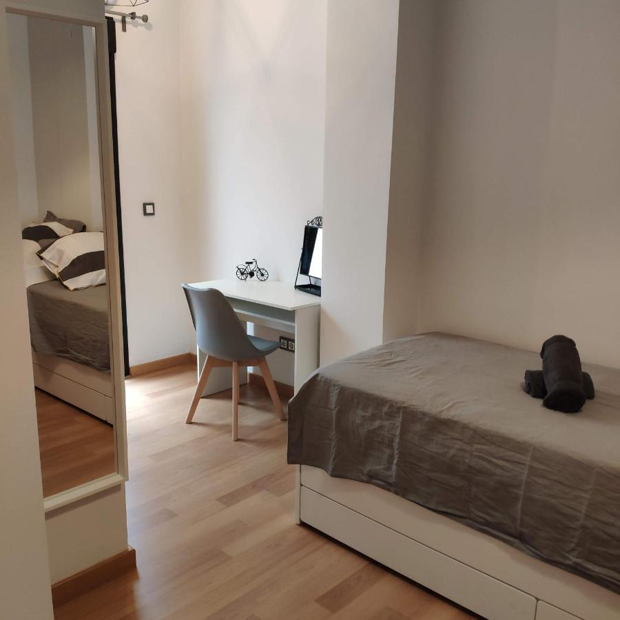 Unique Apartment In Malaga City Center With Pool Ngoại thất bức ảnh